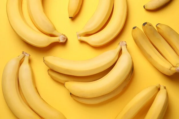 Yelakki banana vs regular banana in yellow background
